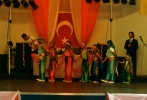 Jahr 2003 / Türkische Volkstanzgruppe von Herrn Ali. - / - 2003 Yilinda - Ali Bey'in Folklör Grubu, halay cekerken.