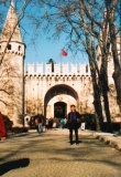 Vor 11 Jahren - In Istanbul. Vor dem historischen Topkapi-Palast. / 11 sene önce - Istanbul'da Topkapi Sarayinin önünde.